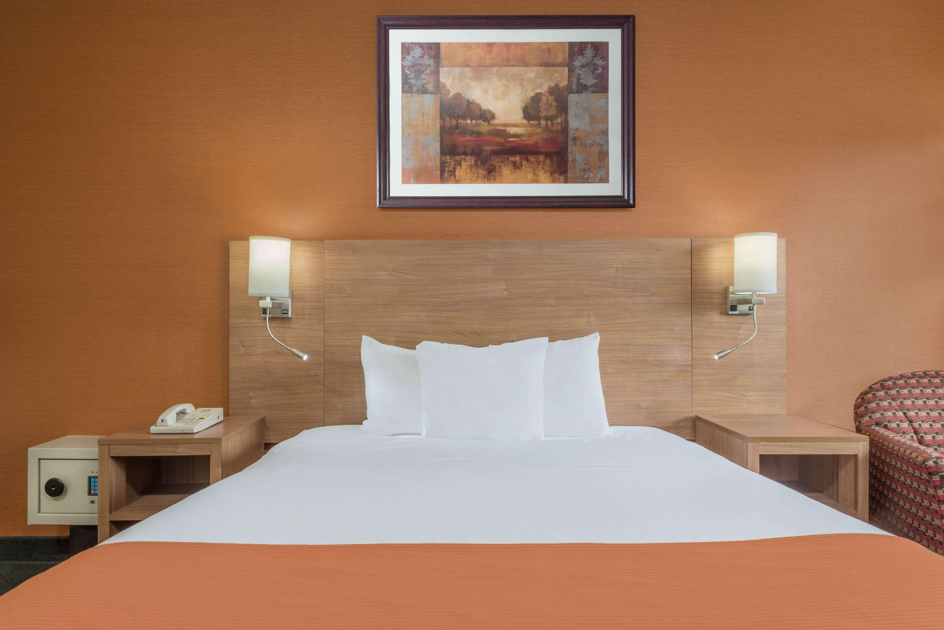 Days Inn By Wyndham Columbus Fairgrounds Eksteriør billede