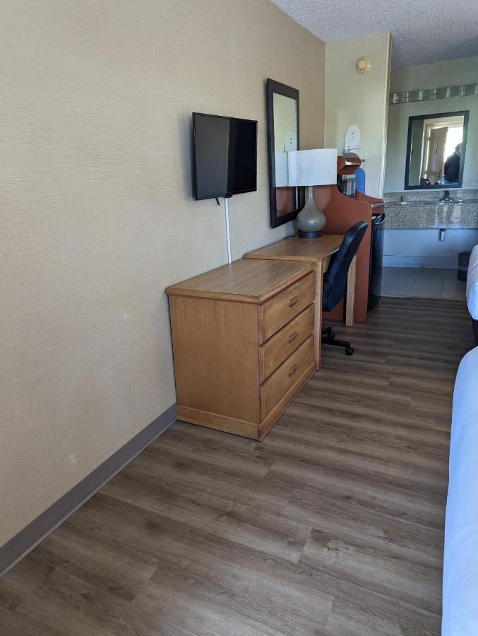 Days Inn By Wyndham Columbus Fairgrounds Eksteriør billede